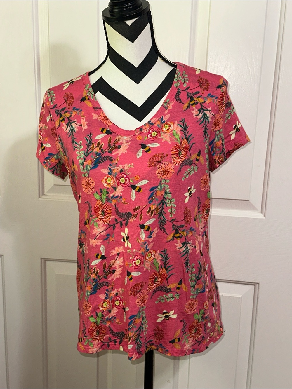 Sundance Pink Floral Bee Print V-Neck Tee
